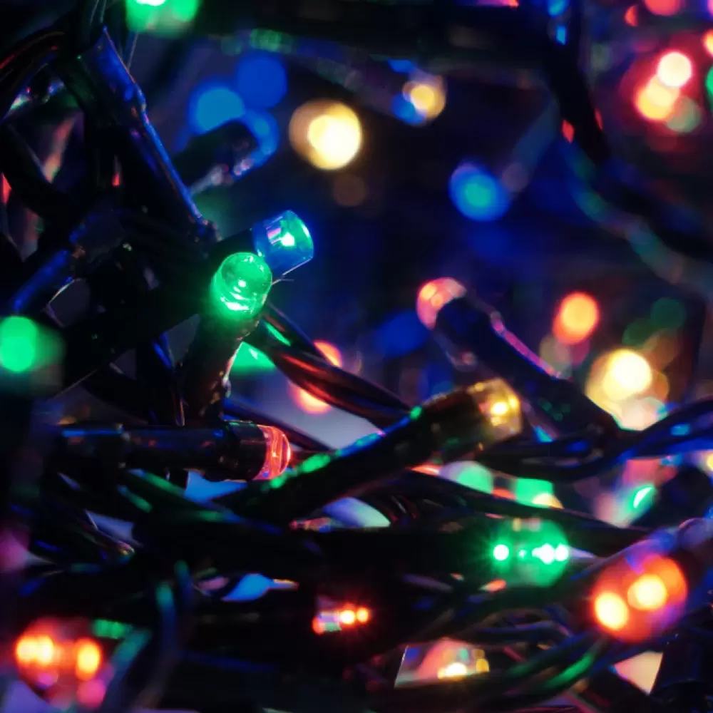 Catena di luci 15 metri da 300 Led Multicolore con cavo verde Wisdom - immagine 4